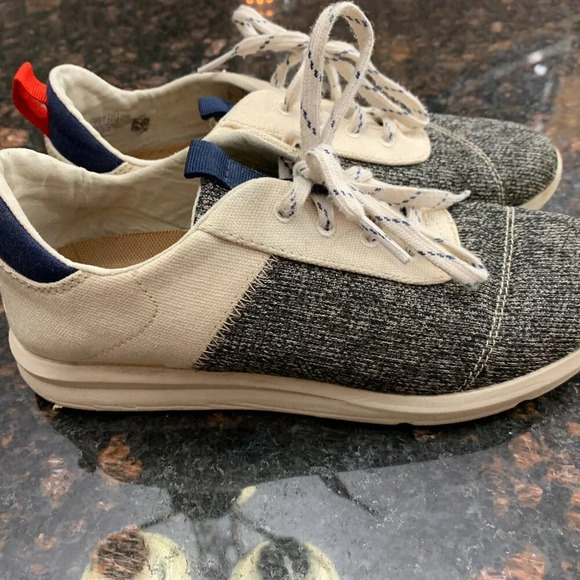 Toms sneakers, womens size 7 - Picture 3 of 8